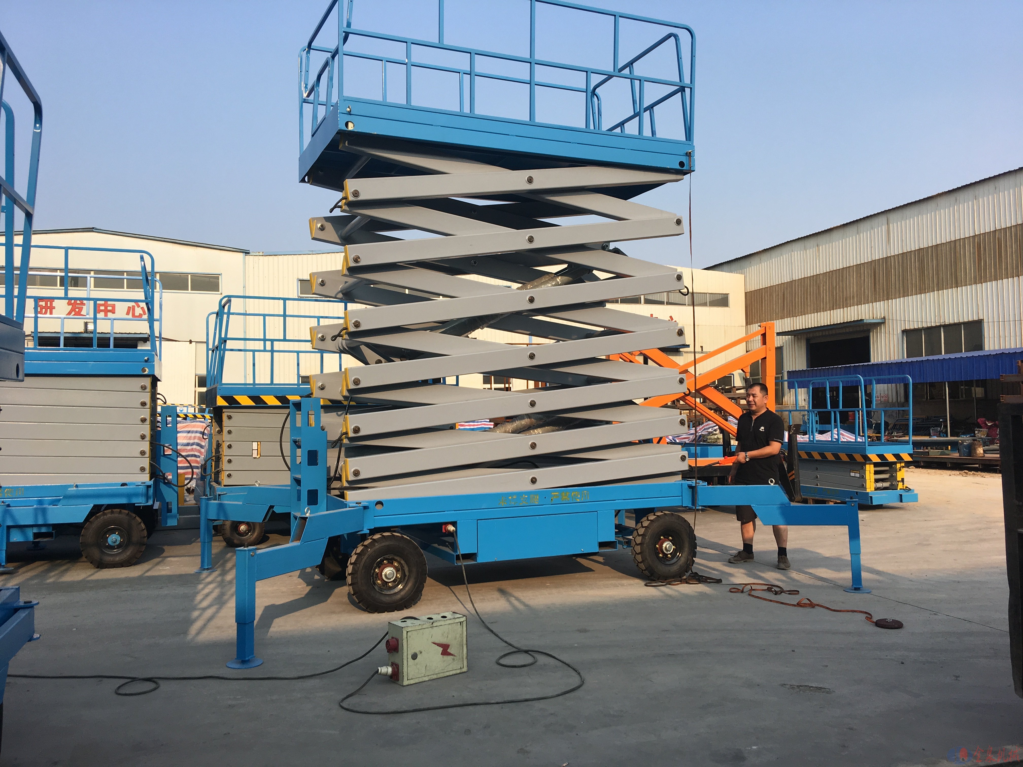 移動(dòng)升降機(jī) 移動(dòng)升降機(jī)